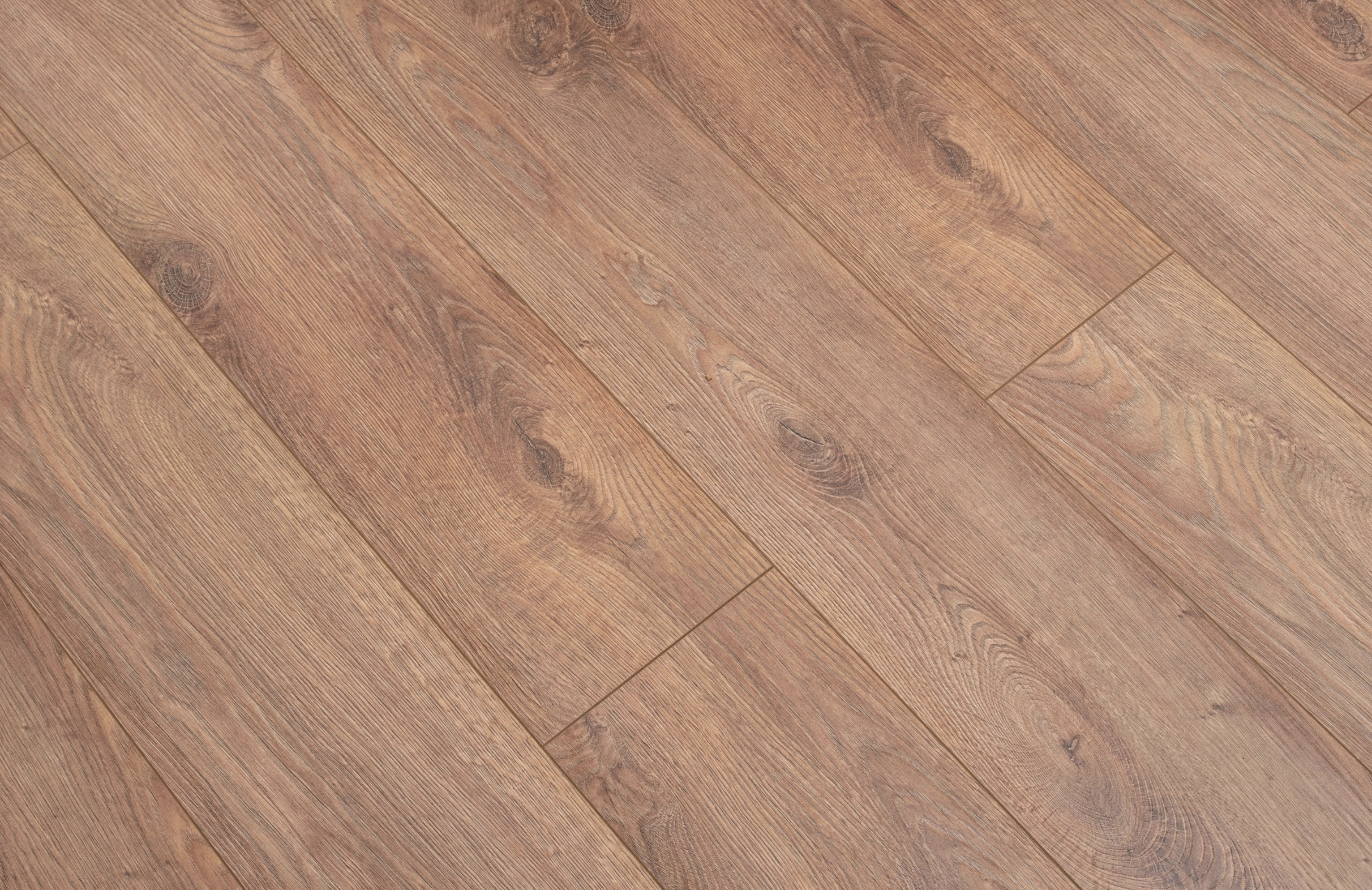 Chestnut Brown Oak 8mm Laminate Floor | 1.83m² Pack Coverage